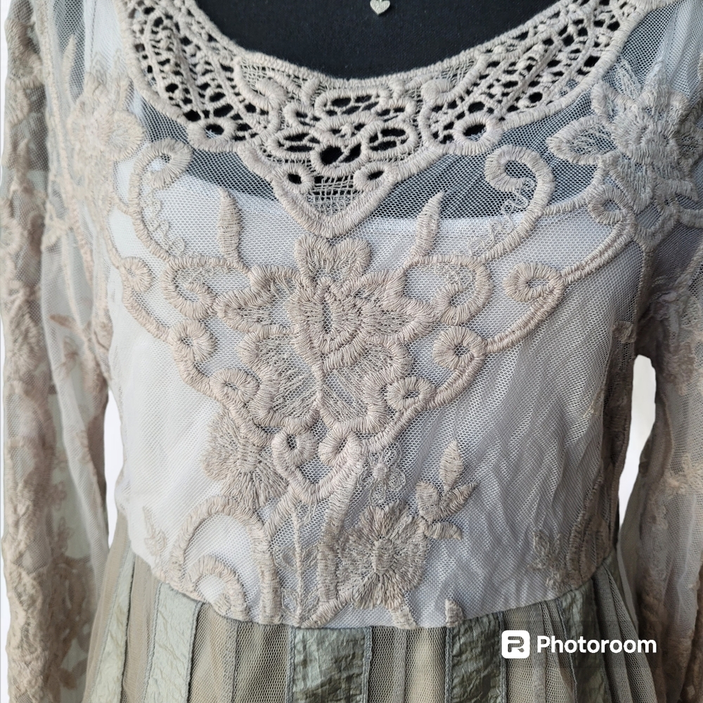 Gray Lace Empire Waist Dress - Picture 3 of 16
